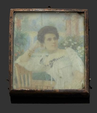 null Ecole Française vers 1870.



Portrait de femme assise dans un jardin.



Miniature...