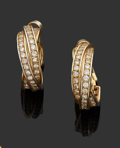 null Paire de boucles d'oreilles en or jaune 18K (750) faites de trois anneaux imbriqués...