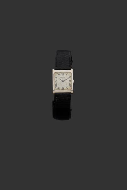 null CHOPARD vers 1970

Montre bracelet homme en or blanc 18K (750) de forme carrée,...