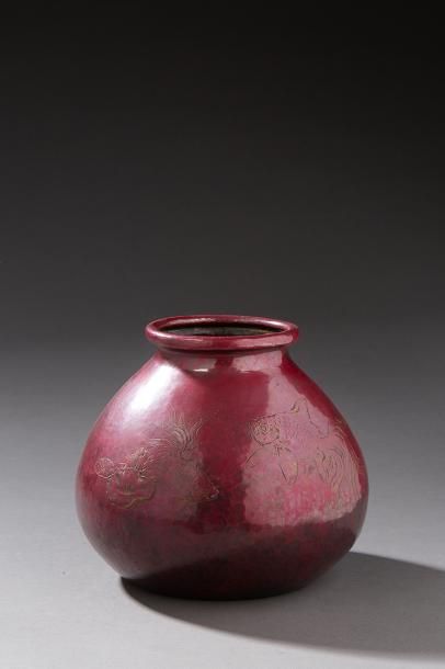 null Travail japonais vers 1900



Vase globulaire en dinanderie de couleur framboise...
