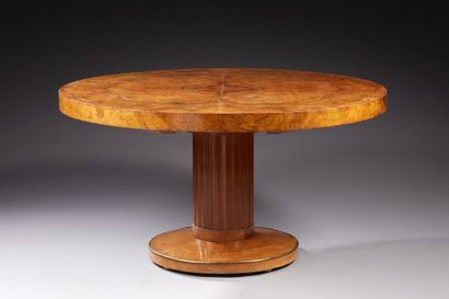 LELEU Jules LELEU (1883-1961) (attribué à)	



Table circulaire en placage de loupe...