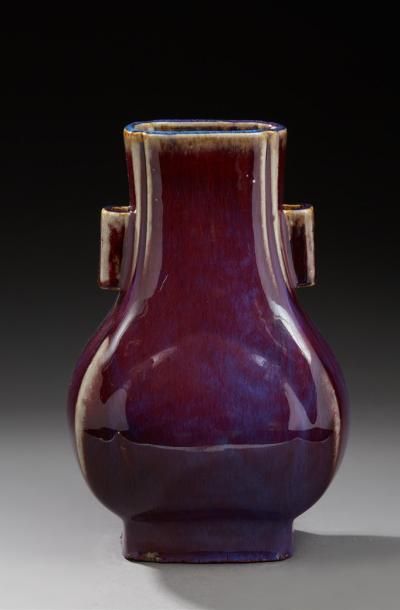 CHINE Vase en porcelaine FANGHU à couverte monochrome "flammée".
XXe siècle.
Dim.:...