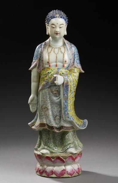 CHINE Grande figurine en porcelaine représentant un personnage du Panthéon bouddhique...