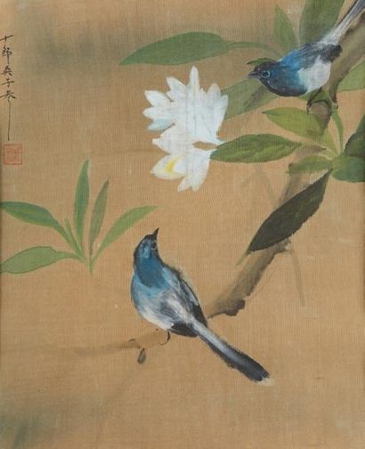 CHINE Ensemble de trois aquarelles rehaussées de gouache sur tissu figurant des oiseaux...
