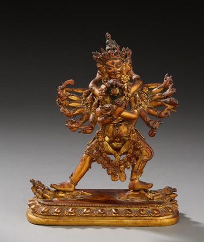 CHINE ou ART SINOTIBETAIN Figurine en bronze ciselé et doré figurant Yamantaka tenant...