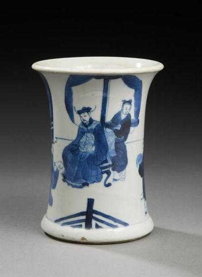 CHINE Porte pinceau cylindrique en porcelaine décoré en bleu sous-couverte d'une...