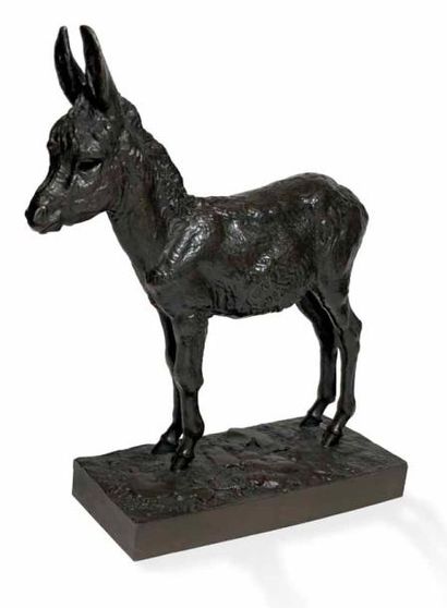 null Statuette en bronze patiné représentant un ânon campé, les oreilles dressées;...