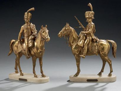 Jules Edmond MASSON (1871-1932), d'après 
Deux hussards à cheval en bronze à patine...