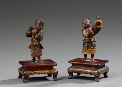 JAPON Eisuke MIYAO Paire de sujets en bronze à deux patines brune et or, figurant...
