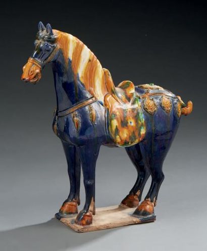 CHINE Terre vernisée à décor d'un cheval polychome.
Style MING, XXe siècle.
Dim.:...