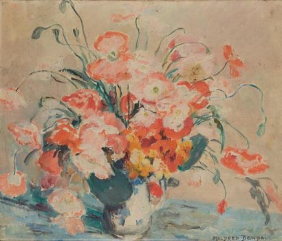 MILDRED BENDALL (1891-1977) 
Huile sur toile figurant un vase fleuri.
Signée en bas...