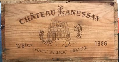 Caisse de douze bouteilles de Château Lanessan,...