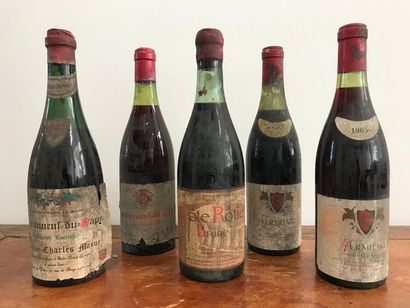Ensemble de cinq bouteilles de Côtes du Rhône...