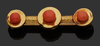 null Broche barrette en or jaune 18K (750) ornée de trois cabochons de corail (Mauvais...