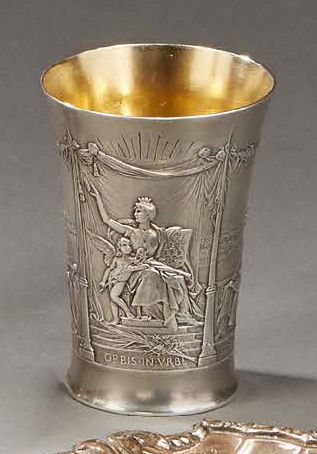 CHRISTOFLE Exposition Universelle de 1900.
Timbale en métal argenté gravé par E.
VERNON...