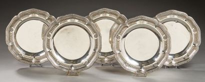 AUCOC Suite de cinq plats en argent de style
Louis XVI, la bordure ornée de filets...