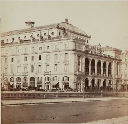CHARLES MARVILLE Théâtres et édifices parisiens, ca 1865.
9
Tirages sur papier albuminés...