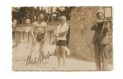 CHARLIE CHAPLIN Carte postale le représentant en maillot de bain sur la plage de...