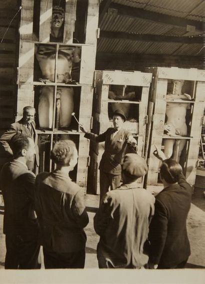 Arno BREKER Statues aux enchères en 1948
Photographie représentant la mise en vente...