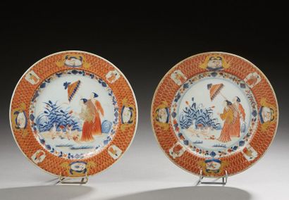 CHINE de commande
Deux assiettes circulaires en porcelaine à décor dans la palette...