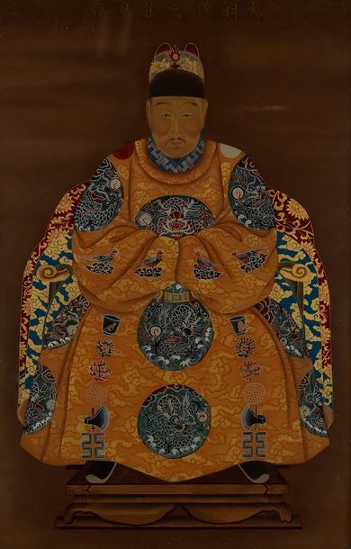CHINE Peinture (encre et couleurs) représentant un portrait d'empereur en pied assis...