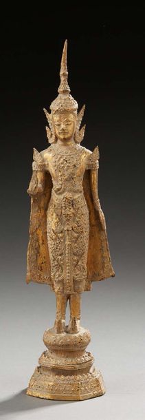 ASIE DU SUD EST (THAILANDE) 
Figurine en bronze doré représentant un dieu du Panthéon...