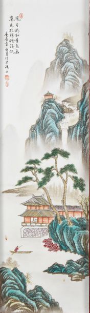 CHINE Paire de grandes plaques murales en porcelaine de forme rectangulaire décorées...