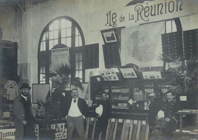 null EXPOSITION DE HANOI 1902-1903
Album de 158 épreuves par F OBSCUR professeur...