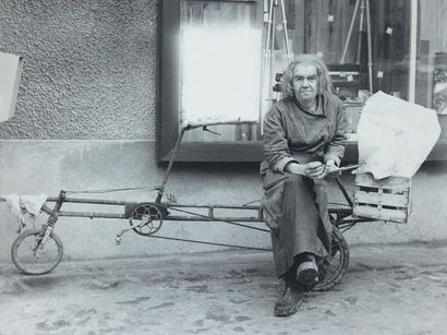 BASCOULARD Marcel Tirage photographique le représentant assis sur son tricycle
Photographie...