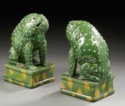CHINE Paire crapauds en céramique émaillée verte.
XIXe siècle.
Dim.: 25 x 13 cm