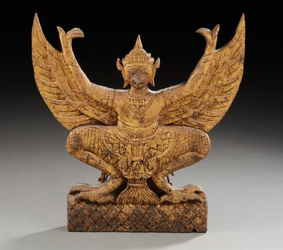 ASIE DU SUD EST Divinité ailée en bois représentant
Garuda partiellement doré.
Dim.:...