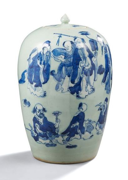 CHINE Pot couvert à gingembre en porcelaine à décor de personnages en bleu sur fond...