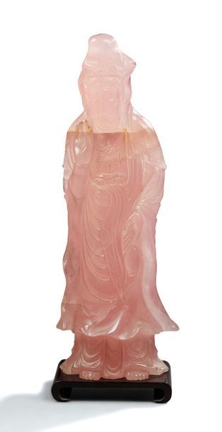 CHINE Sculpture en quartz rose figurant la divinité Guanyin.
Dim.: 31,5 cm