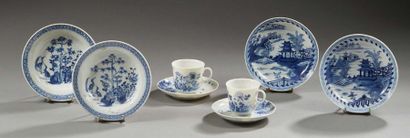 CHINE Ensemble de porcelaine décorée en bleu sous couverte comprenant:
- une paire...