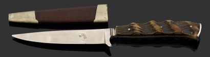 J.A. HENCKELS Couteau de chasse, manche en corne.
L.: 24 cm