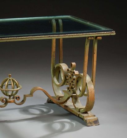 Gilbert POILLERAT (1902-1988) France Table de milieu «Astrolabes» à décor d'entrelacs.
Fer...