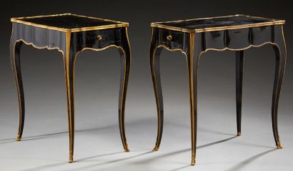 Maison JANSEN Paire de petites tables de milieu en bois noirci et bronze doré.
(usures)
Dim.:...