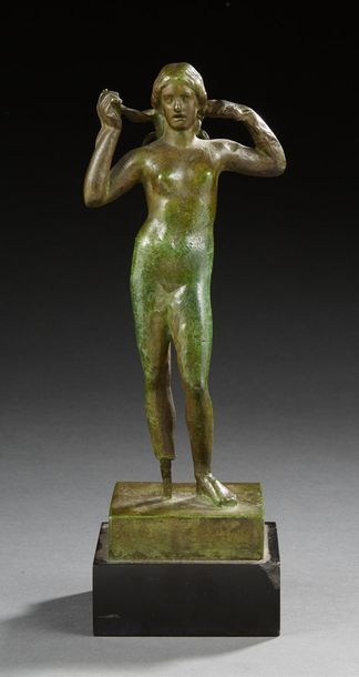 TRAVAIL FRANÇAIS Vénus
Sculpture en bronze à patine vert antique. Traces de signature.
H:...