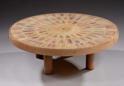 ROGER CAPRON (1922-2006) Table modèle «Herbier» à plateau circulaire en céramique...