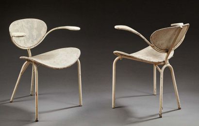 Mathieu MATÉGOT (1910-2001) Paire de fauteuils modèle «Nagasaki» en tôle perforée...