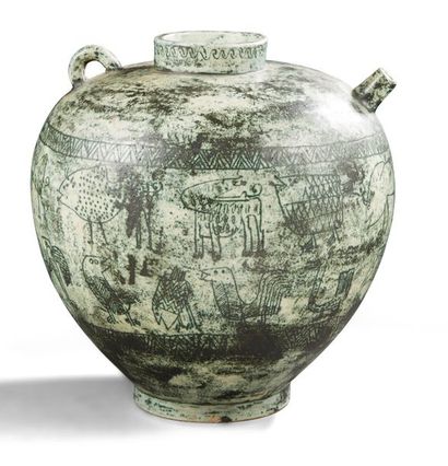 JACQUES BLIN (1920-1995) Vase-pichet de forme boule en céramique émaillée verte sur...