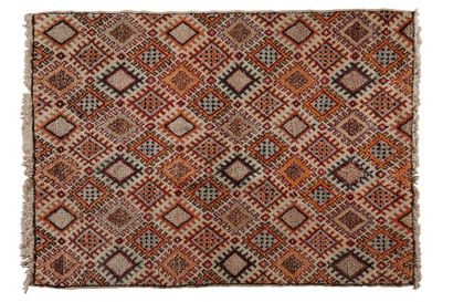 TRAVAIL SCANDINAVE 1960 Tapis rectangulaire en laine polychrome à décor géométrique.
Dim.:...