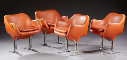 TRAVAIL 1960 Suite de quatre fauteuils à structure courbée en bois recouverte de...