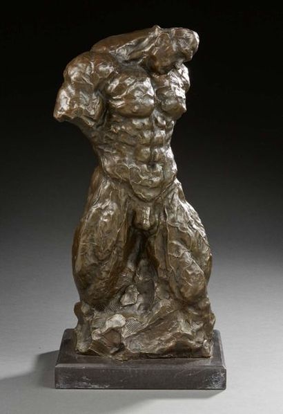 NICK (XX-XXIe) Sculpture en régule patiné brun figurant un homme nue sans bras.
Signée...