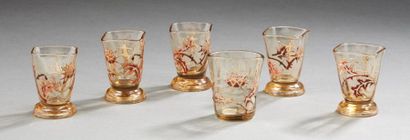 Émile GALLÉ (1846-1904) Suite de six verres dont cinq modèles identiques en cristal...