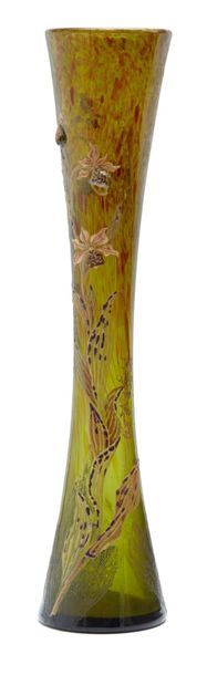 Émile GALLÉ (1846-1904) Important vase de forme diabolo en cristal teinté vert orangé...