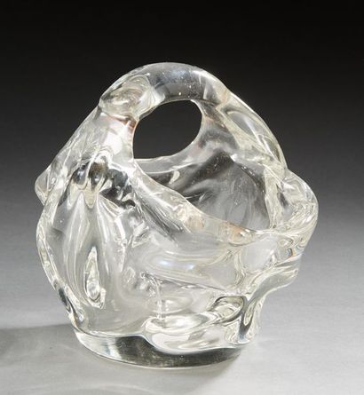 André THURET (1898-1965) Vide-poches en verre épais translucide modelé à chaud à...