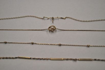 null Quatre colliers en or jaune 18K (750).
Poids total brut: 12,90 g.