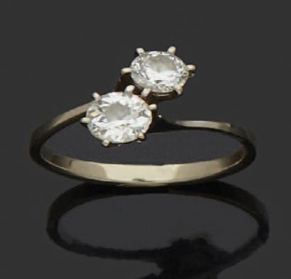 null Bague «toi et moi» en or gris 18K (750) ornée de deux diamants taillés en brillant.
Poids...