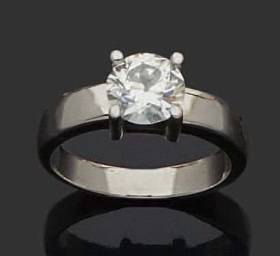 null Bague en or gris 18K (750) ornée d'un diamant (env. 1,41 ct).
Tour de doigt:...